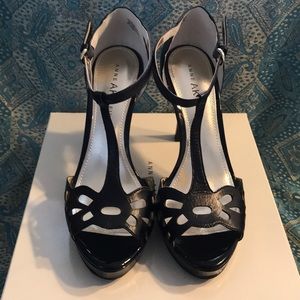 Anne Klein Sultry Black Leather T-Strap Heels EUC